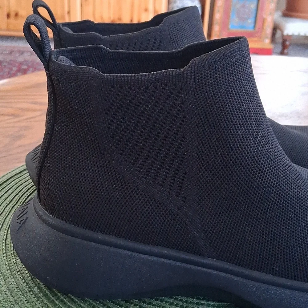 Vivaia Black Water Repellant Comfort Utility Urban Chelsea Ankle Boots Size 40
